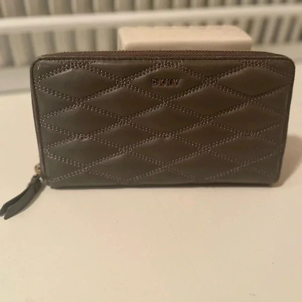 DKNY Tan color quilt design wallet zipper closure back with packets